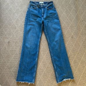 Abercrombie and fitch curve love The 90’s relaxed Jean high rise. Size 2/26